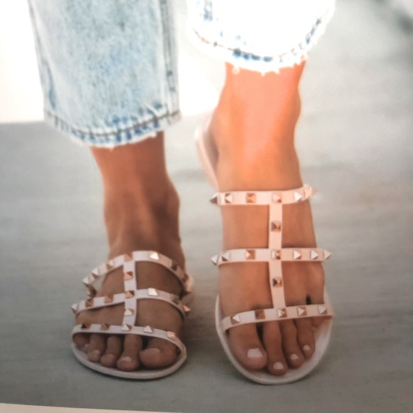 Wild Diva Shoes - EUC Wild Diva Lounge Studded Slide Sandal Size 6